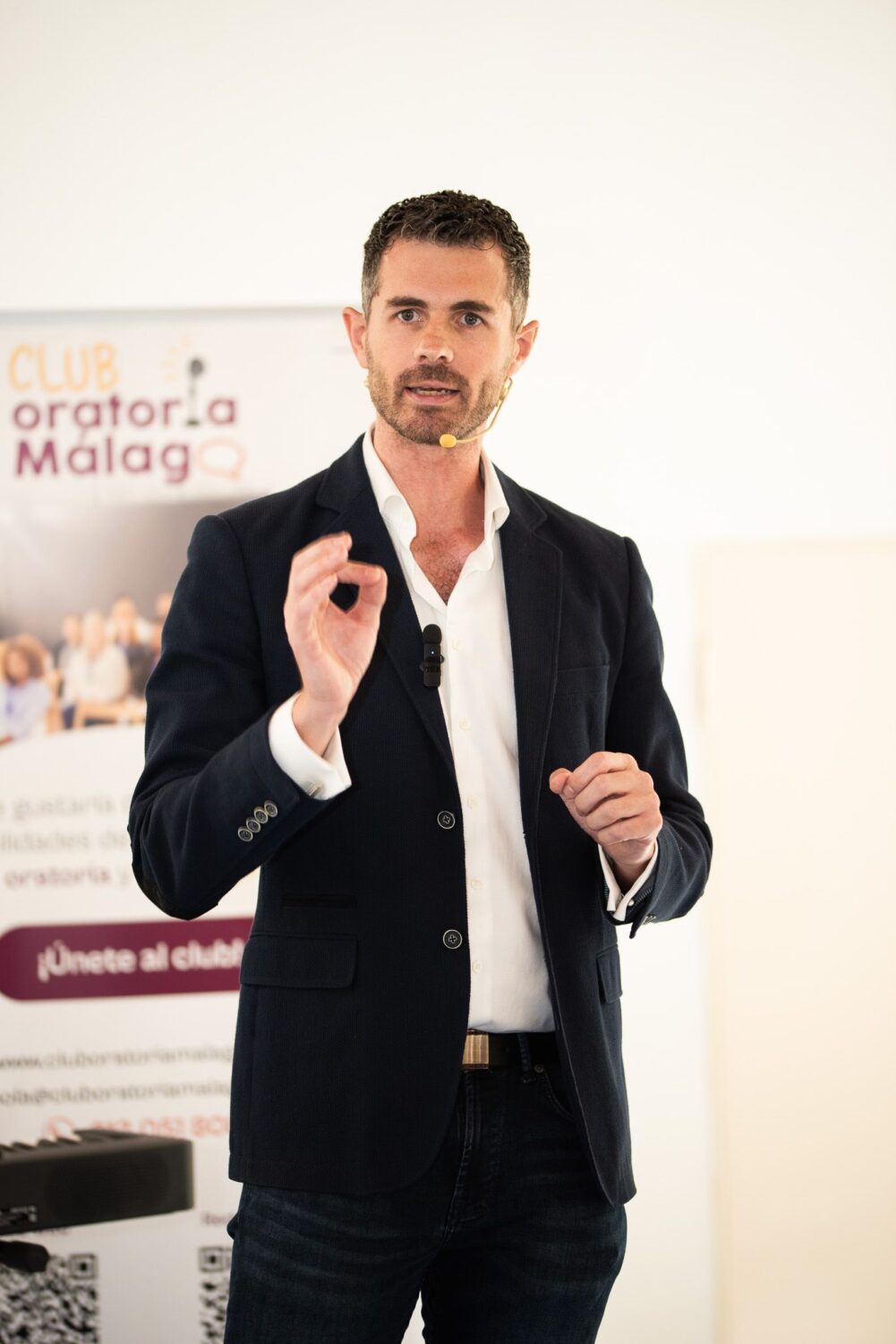 Ramón Fernández durante una charla